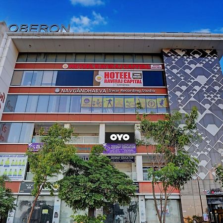 Collection O Hotel Swarg Surat Buitenkant foto