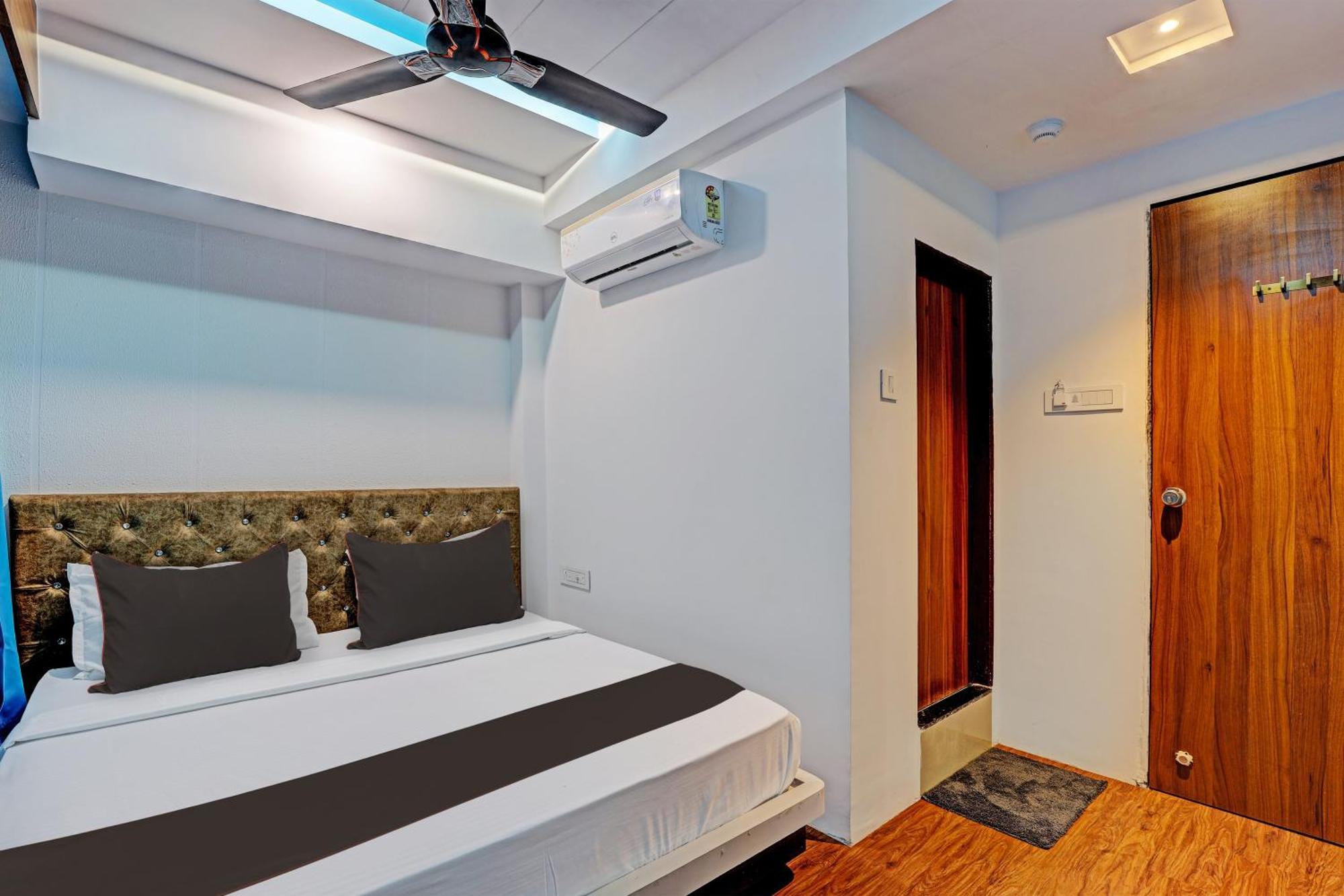 Collection O Hotel Swarg Surat Buitenkant foto