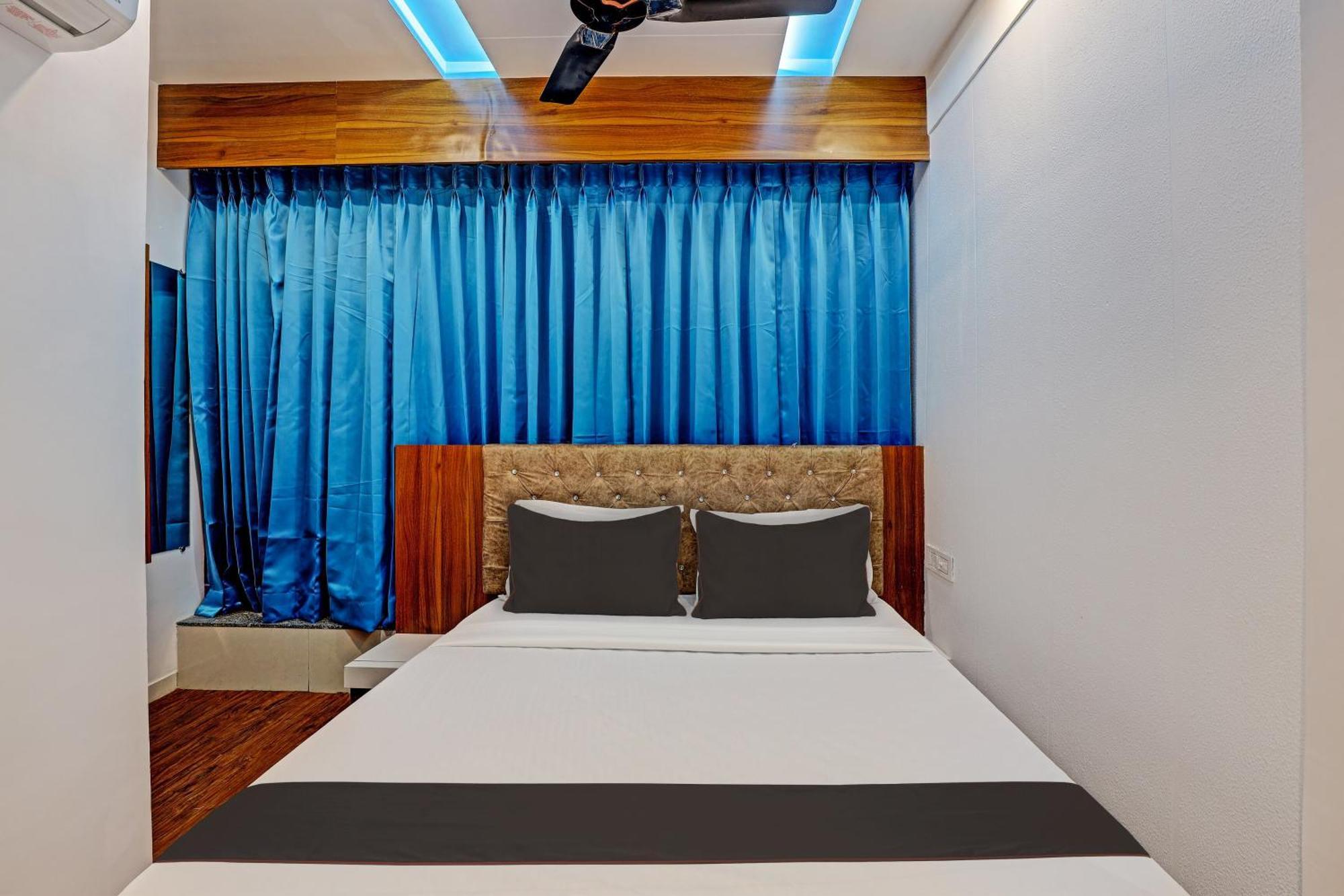 Collection O Hotel Swarg Surat Buitenkant foto