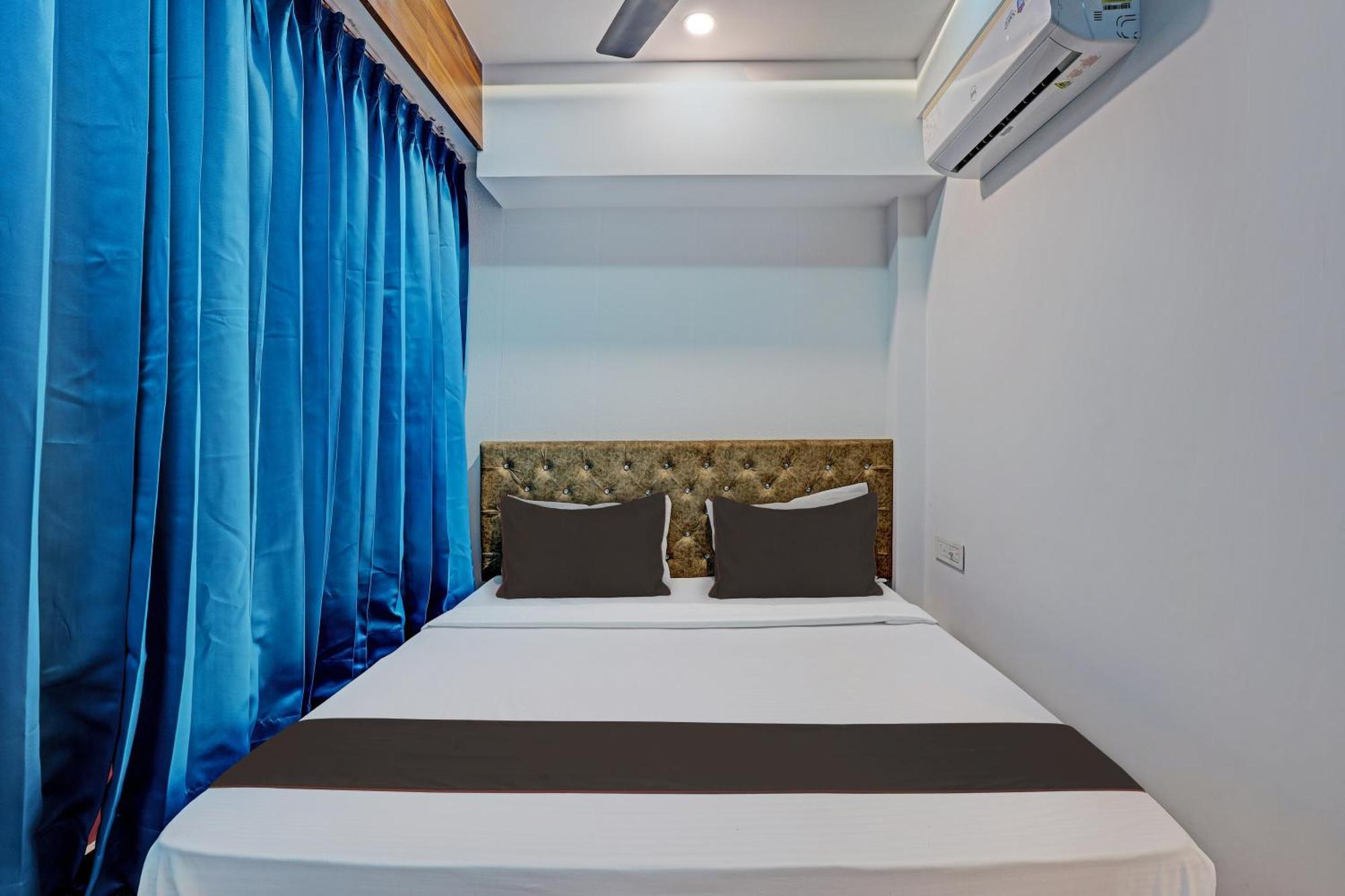 Collection O Hotel Swarg Surat Buitenkant foto