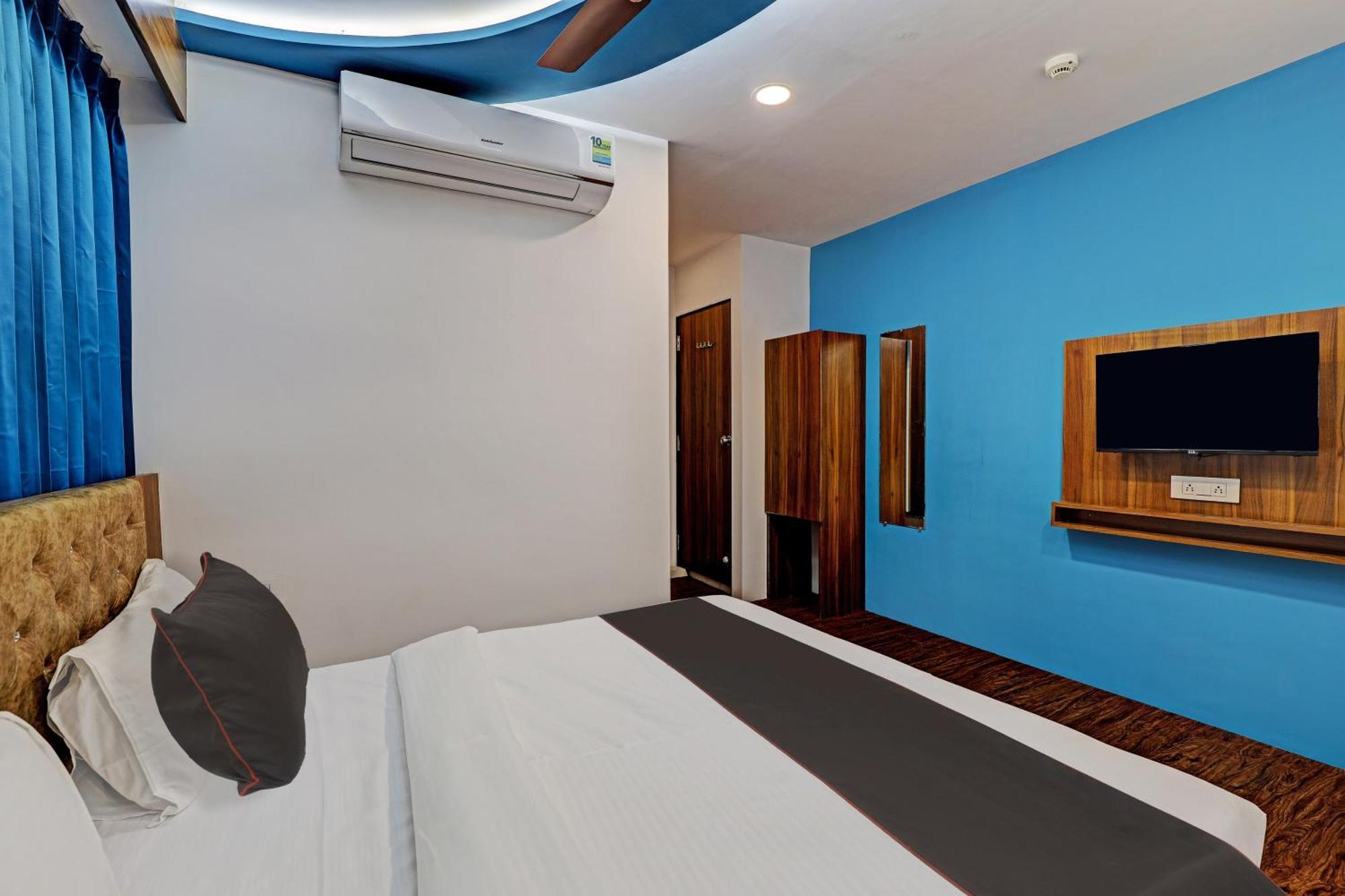 Collection O Hotel Swarg Surat Buitenkant foto