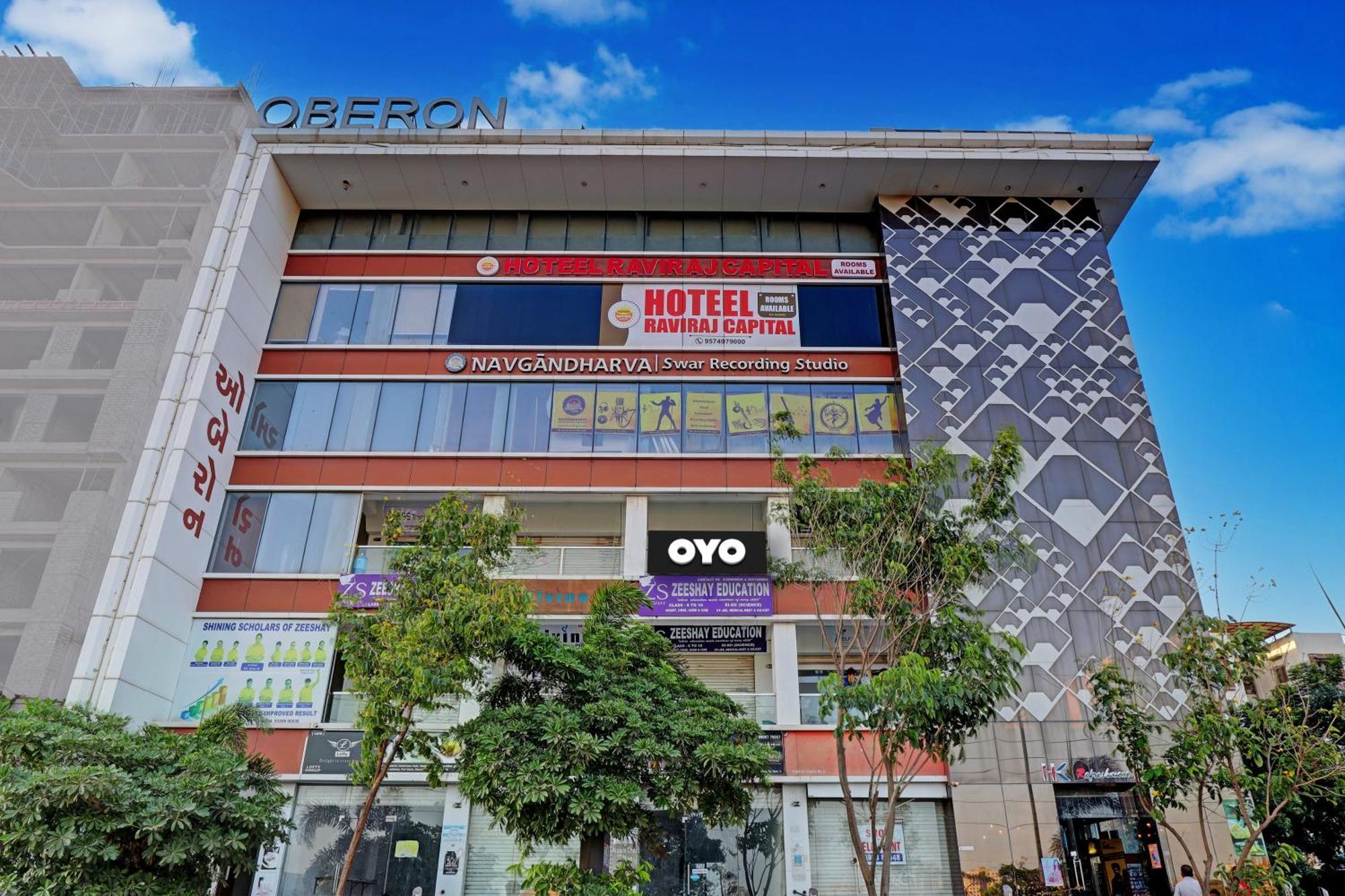 Collection O Hotel Swarg Surat Buitenkant foto